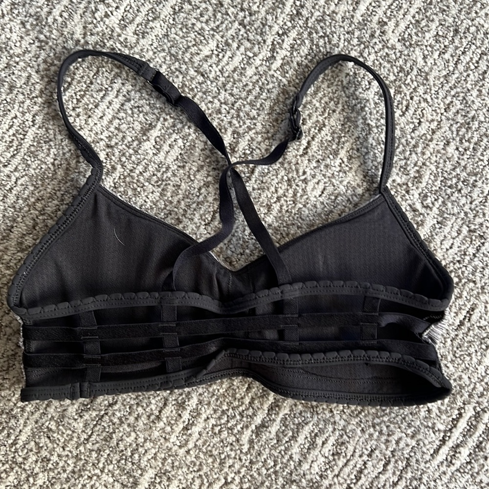Lululemon bra - Picture 2 of 3